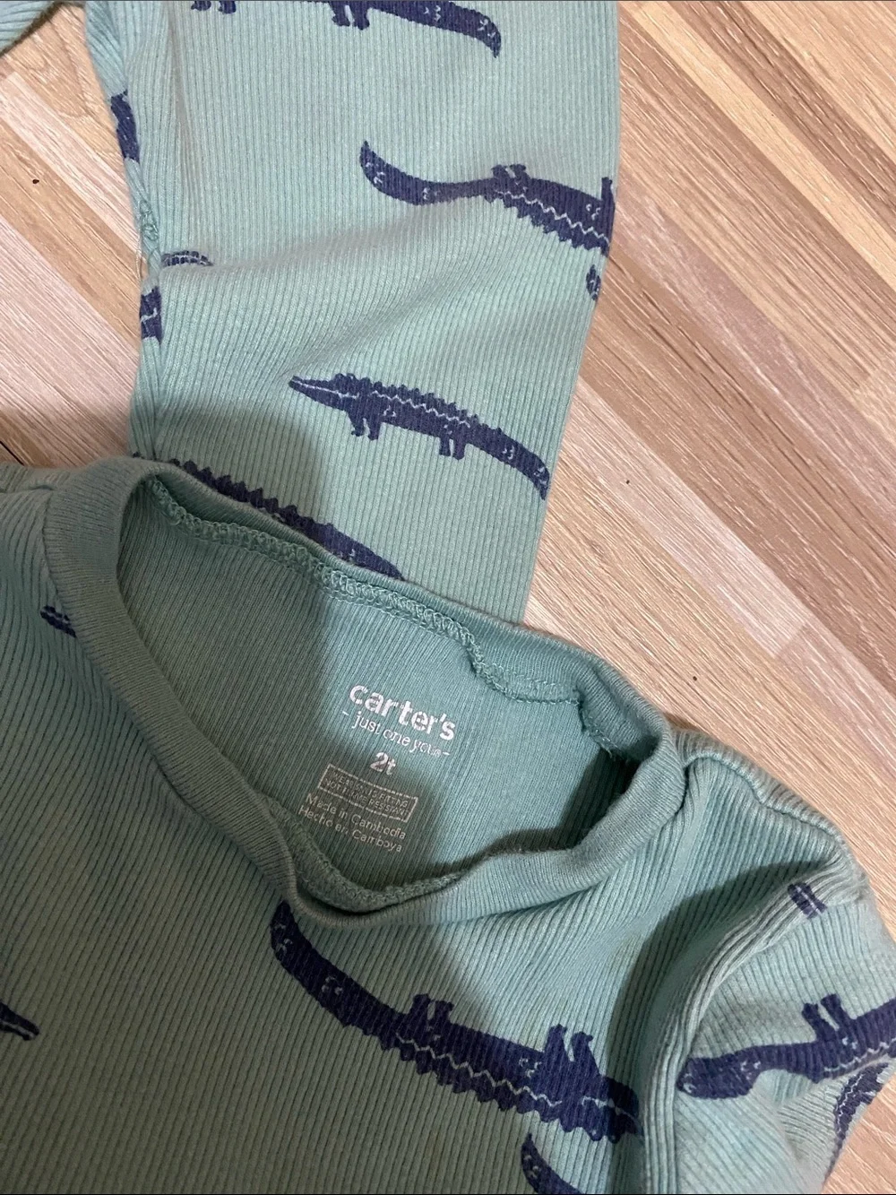 CARTER’s 2 piece pajama set size toddler boys 2T